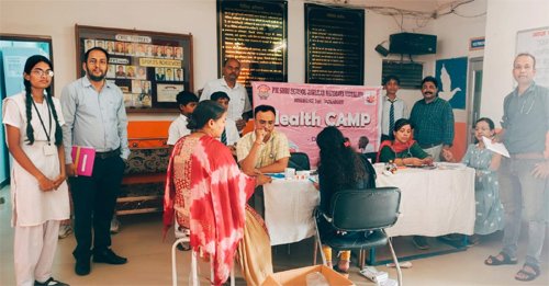 जवाहर नवोदय विद्यालय डोंगरगढ़ में मेडिकल कैम्प, छात्रों का स्वास्थ्य परीक्षण