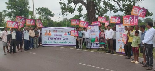 ड्रोन दीदी ने किया यूरिया के छिड़काव का जीवंत प्रदर्शन
