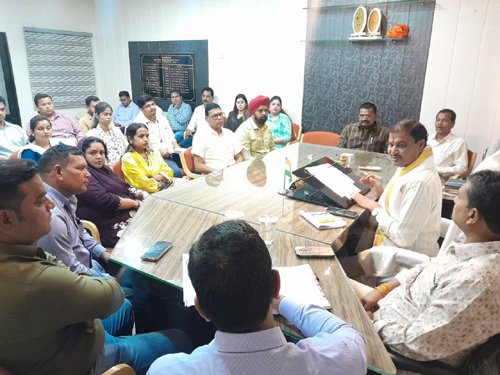महापौर मधसुदन यादव ने ली विभागीय बैठक : गणेश पर्व की तैयारियों पर दिए कड़े निर्देश