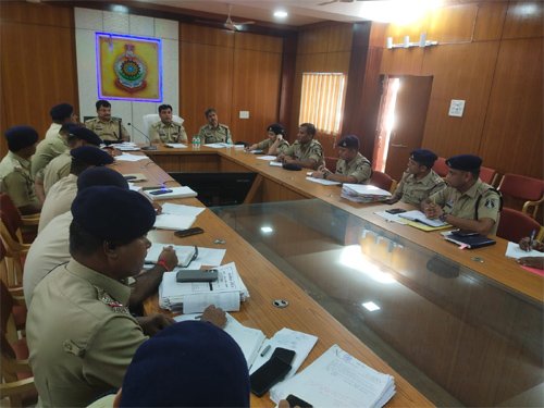 अपराधों पर अंकुश लगाने एसपी ने दिए सख्त निर्देश, लंबित मामलों की हुई समीक्षा