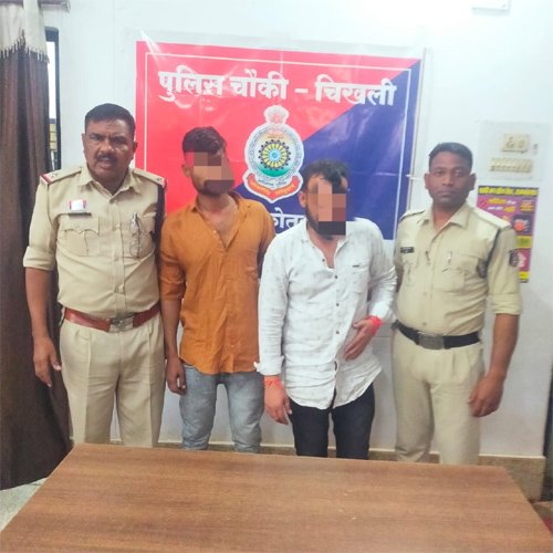 तलवार-चाकू लहराकर राहगीरों को धमकाने वाले दो आदतन बदमाश गिरफ्तार