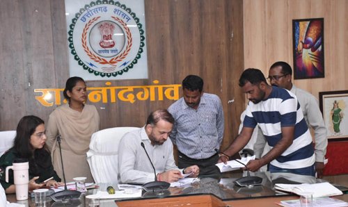 कलेक्टर ने जनदर्शन में पहुंचे जनसामान्य की सुनी शिकायत एवं समस्याएं