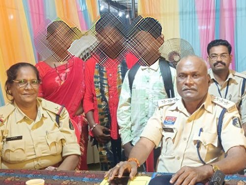 मां बम्लेश्वरी दर्शन के लिए आए 41 बिछड़े श्रद्धालुओं को पुलिस ने परिजनों से मिलाया