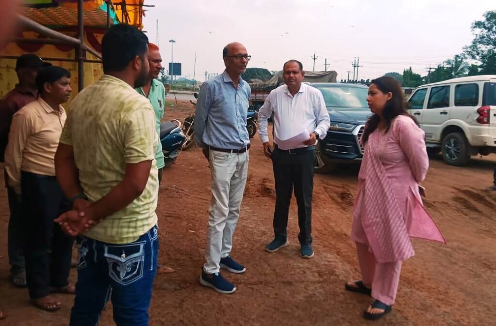 डोंगरगढ़ मेला : सीईओ जिला पंचायत सुरूचि सिंह ने लिया पदयात्रियों की सुविधाओं का जायजा