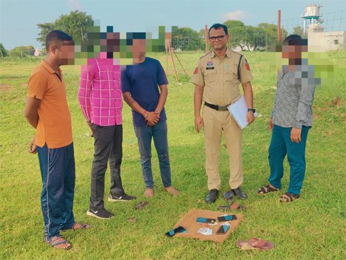 बरगाही रोड पर फड़ जमा कर खेल रहे थे जुआ, पुलिस ने मारी दबिश, 4 आरोपी गिरफ्तार