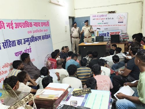 गंडई में 50 से अधिक नशेबाजों की थाने में कराई गई परेड, लिखवाया गया निबंध
