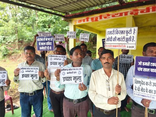 एनएचएम कर्मियों की हड़ताल 29वें दिन भी जारी, राज्यपाल से मांगी इच्छा मृत्यु की अनुमति