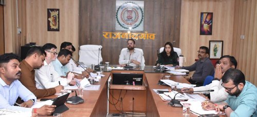 सर्वोच्च प्राथमिकता देते हुए नागरिकों को स्वास्थ्य सुविधाएं कराएं उपलब्ध : कलेक्टर
