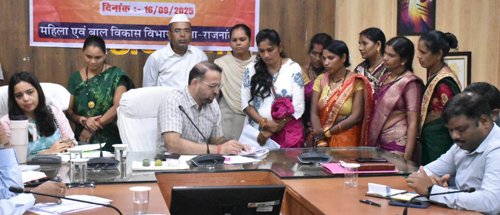 कलेक्टर ने जनदर्शन में पहुंचे जनसामान्य की सुनी शिकायत एवं समस्याएं