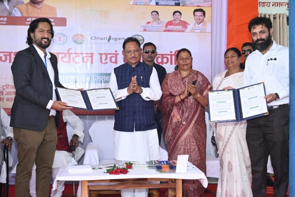 मुख्यमंत्री ने कैम्प कार्यालय बगिया में ’जशपुर पर्यटन एवं कृषि क्रांति’ का किया शुभारंभ