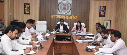 शासन की योजनाओं के क्रियान्वयन का असर जमीनी स्तर पर दिखाई देना चाहिए : कलेक्टर