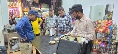 कलेक्टर ने आगामी दीपावली पर्व के दृष्टिगत खाद्य प्रतिष्ठान एवं मिठाई दुकानों के जांच करने के दिए निर्देश