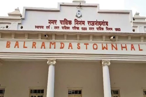 बिना अनुमति के विज्ञापन लगाने पर नगर निगम की बड़ी कार्रवाई, 11 प्रचारकर्ताओं को थमाया नोटिस, 10-10 हजार का जुर्माना