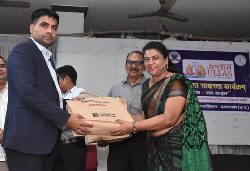 कलेक्टर ने बोर्ड परीक्षा के परिणाम सुधारने हेतु बीईओ एवं प्राचार्यों की ली बैठक