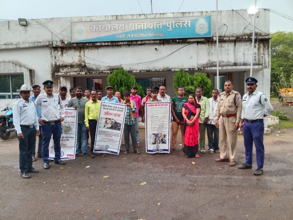 पुलिस का जागरूकता अभियान : साइबर क्राइम, महिला अपराध, नशे के दुष्प्रभाव और ट्रैफिक नियमों पर दी जा रही जानकारी