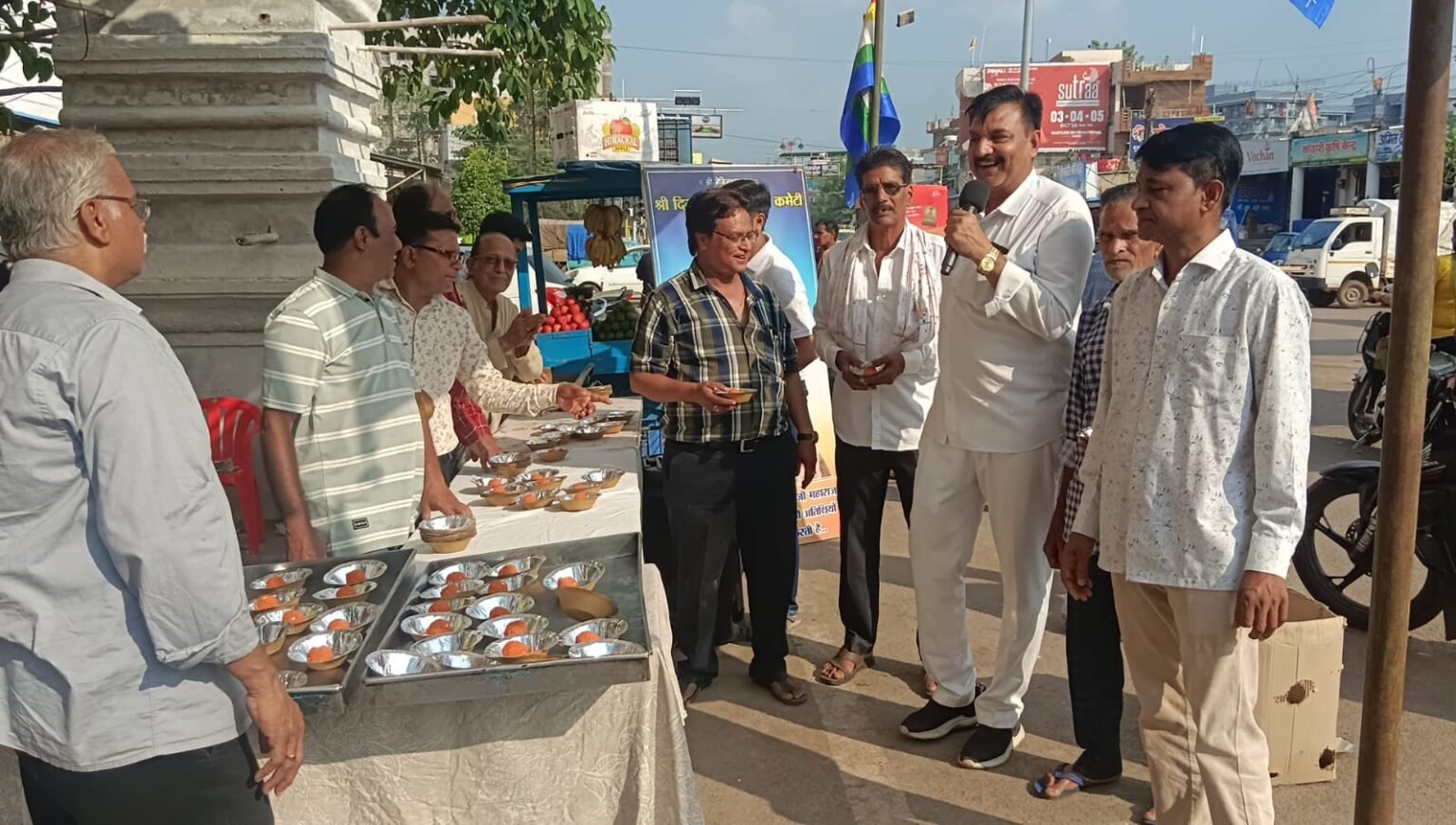 अवतरण दिवस पर गूंजे जयकारे, 21000 लड्डूओं से हुआ जनसेवा का महा उत्सव