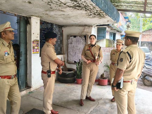 पदभार ग्रहण के बाद पुलिस अधीक्षक अंकिता शर्मा ने किया थाना कोतवाली का औचक निरीक्षण
