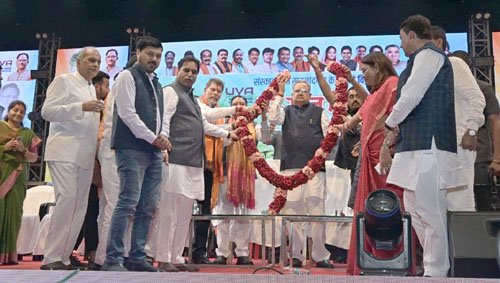 मुख्यमंत्री एवं विधानसभा अध्यक्ष डा. रमन सिंह ने कैलाश खेर राग नांदगांव कार्यक्रम में शिरकत की