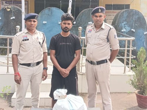छुईखदान पुलिस की कार्रवाई : अवैध देशी शराब के साथ आरोपी गिरफ्तार, जेल भेजा गया