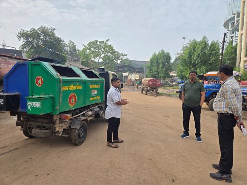 आयुक्त अतुल विश्वकर्मा ने किया शहर में सफाई निरीक्षण, कर्मचारियों की उपस्थिति ली जानकारी