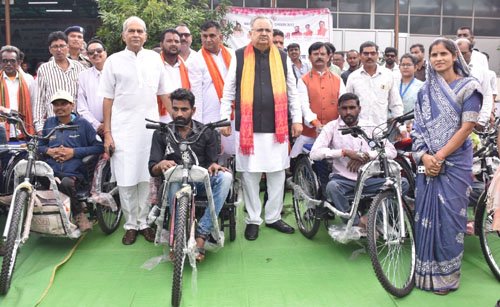दिव्यांगजन के दैनिक जीवन को सरल बनाने के लिए सहायक उपकरण होंगे उपयोगी : डॉ. रमन सिंह