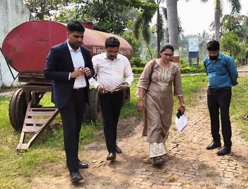 कलेक्टर ने पुष्प वाटिका में प्रस्तावित सियान गुड़ी निर्माण स्थल का किया निरीक्षण