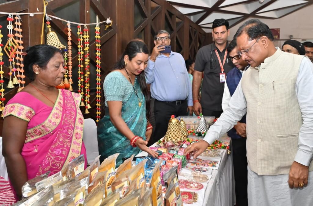 छत्तीसगढ़ की दीदियां बनीं आत्मनिर्भरता की ब्रांड एंबेसडर : लखपति दीदियों की सफलता हजारों महिलाओं के लिए बनेगी प्रेरणा : साय
