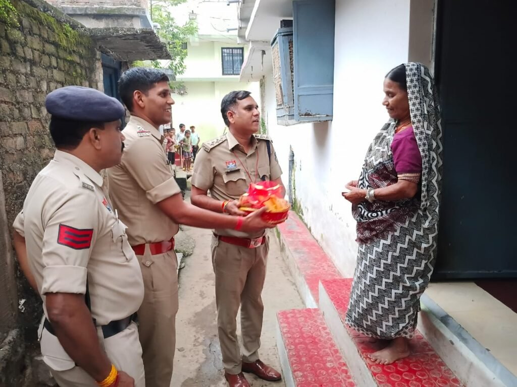 छत्तीसगढ़ राज्य की रजत जयंती पर शहीद पुलिस कर्मियों के परिजनों का सम्मान