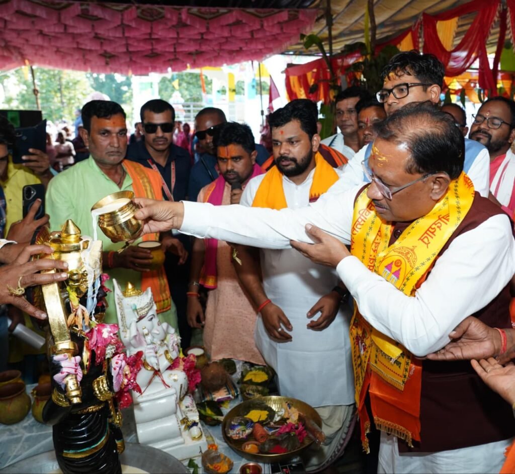 मुख्यमंत्री विष्णु देव साय श्री श्री रणेश्वर रामचंडी मंदिर प्राण प्रतिष्ठा महोत्सव में हुए शामिल