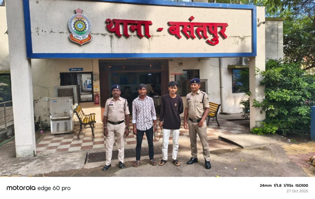 राजनांदगांव पुलिस की बड़ी कार्रवाई : संवेदनशील इलाकों में की छापामार गस्त, ऑनलाइन चाकू बरामद