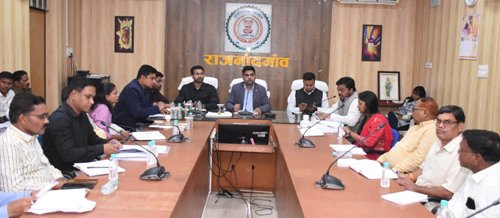 कलेक्टर ने धान खरीदी के मद्देनजर जिले के सभी समिति प्रबंधकों एवं डाटा एण्ट्री ऑपरेटरों की बैठक ली