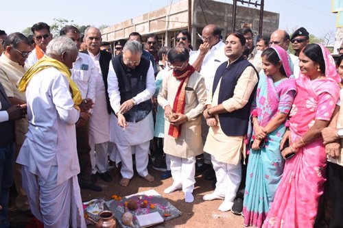 कृषि उपज मंडी का प्रांगण राजनांदगांव के विकास की पूंजी : डॉ. रमन सिंह
