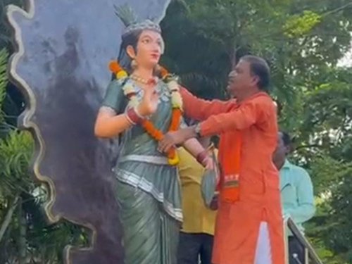 छत्तीसगढ़ राज्य स्थापना दिवस के 25 वर्ष पूरे, महापौर ने छत्तीसगढ़ महतारी को नमन किया