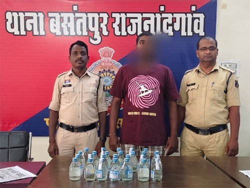 शराब कोचिया गिरफ्तार, 30 पौवा देशी मदिरा जब्त