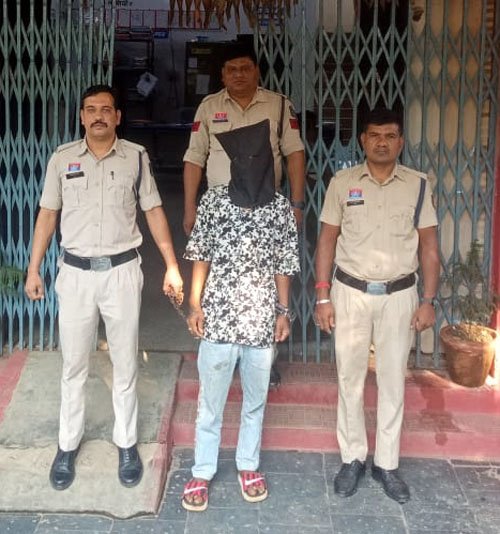 होटल कर्मचारी ने की दो मोबाइल की चोरी, पुलिस ने त्वरित कार्रवाई कर गिरफ्तार किया आरोपी