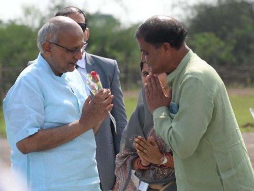उपराष्ट्रपति सीपी राधाकृष्णन का पीटीएस ग्राउंड स्थित हेलीपैड पहुंचने पर हुआ भावमय स्वागत