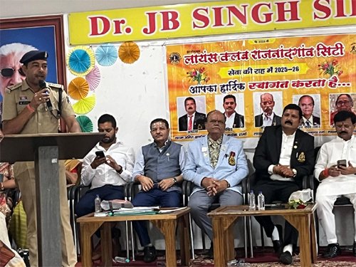 लायंस क्लब राजनांदगांव सिटी कार्यक्रम में यातायात नियमों पर दी गई जानकारी