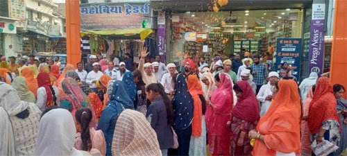 शहर कांग्रेस ने गुरुग्रंथ साहिब की शोभायात्रा का किया स्वागत