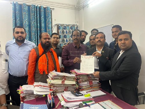 पशु क्रूरता रोकथाम के लिए कठोर कानून की मांग, विश्व हिंदू परिषद ने कलेक्टर को सौंपा ज्ञापन