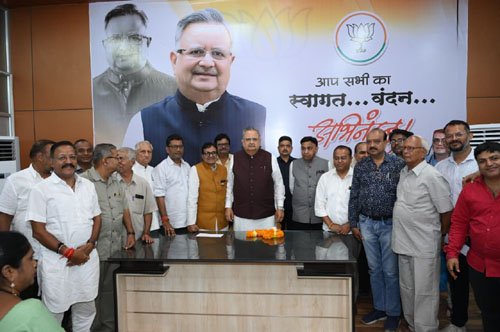 अग्रवाल एवं सिंधी समाज के प्रतिनिधि मंडल ने डॉ. रमन सिंह से की मुलाकात