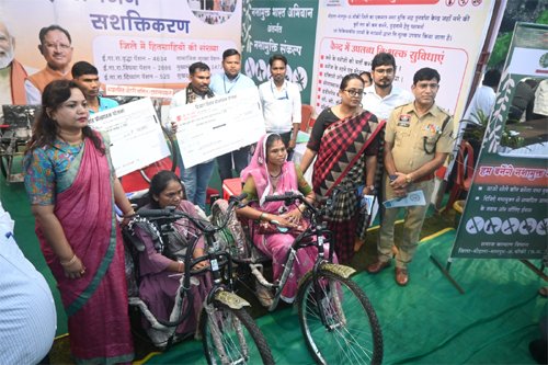 राज्योत्सव में समाज कल्याण विभाग ने दिव्यांगजनों का किया सम्मान, नशामुक्ति जागरूकता कार्यक्रम से दी संदेश