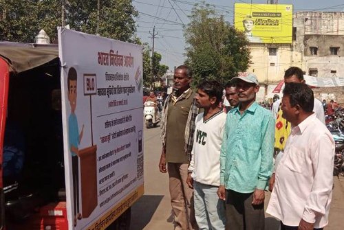 विशेष गहन पुनरीक्षण : मतदाताओं को गणना पत्रक भरने के लिए जागरूक किया जा रहा