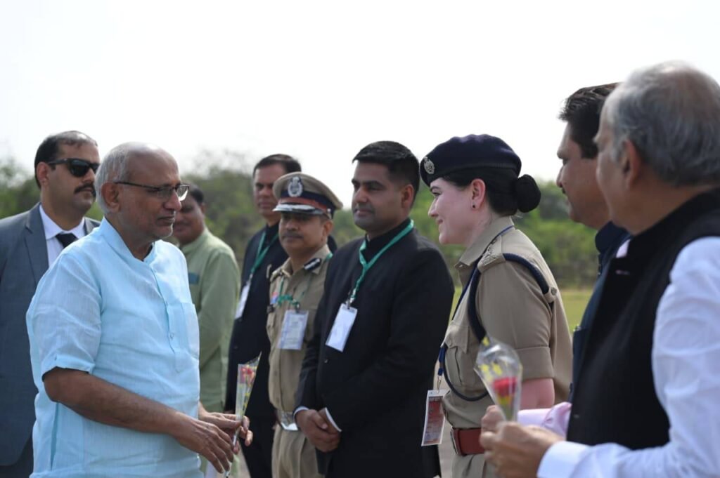 उपराष्ट्रपति का राजनांदगांव आगमन, पीटीएस ग्राउंड हेलीपैड पर हुआ आत्मीय स्वागत