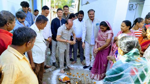 दो वार्डों में विधायक निधि से विकास कार्य, महापौर ने किया भूमिपूजन