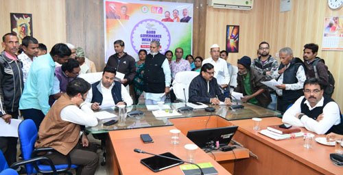 जनदर्शन में अपर कलेक्टरों ने सुनीं आम लोगों की समस्याएं