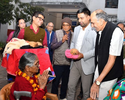 रजत जयंती महोत्सव में वरिष्ठजनों का सम्मान, कलेक्टर ने बुजुर्गों को किया ससम्मानित