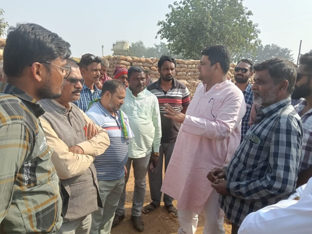 किसानों से धान का एक-एक दाना खरीदने के वादे से सरकार मुकर रही : जितेन्द्र मुदलियार