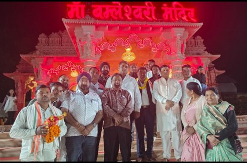 जिला कांग्रेस अध्यक्ष ने मां बम्लेश्वरी के दरबार पहुंचकर की पूजा-अर्चना