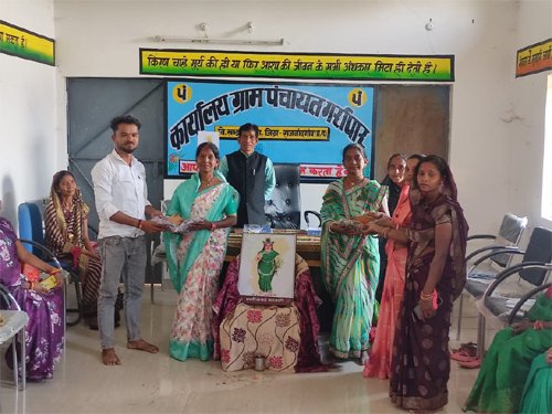 मितानिन दिवस पर ग्राम पंचायत गर्रापार ने स्वास्थ्य कर्मियों को किया सम्मानित