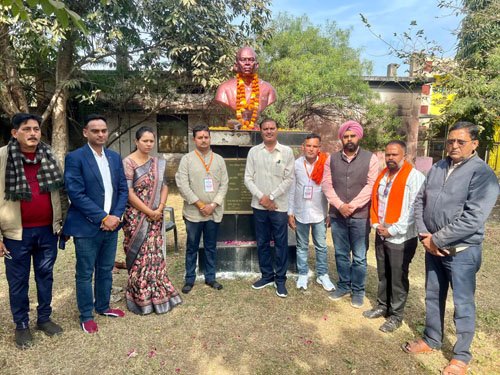 ठा. प्यारेलाल सिंह की जयंती पर महापौर मधुसूदन यादव ने किया माल्यार्पण